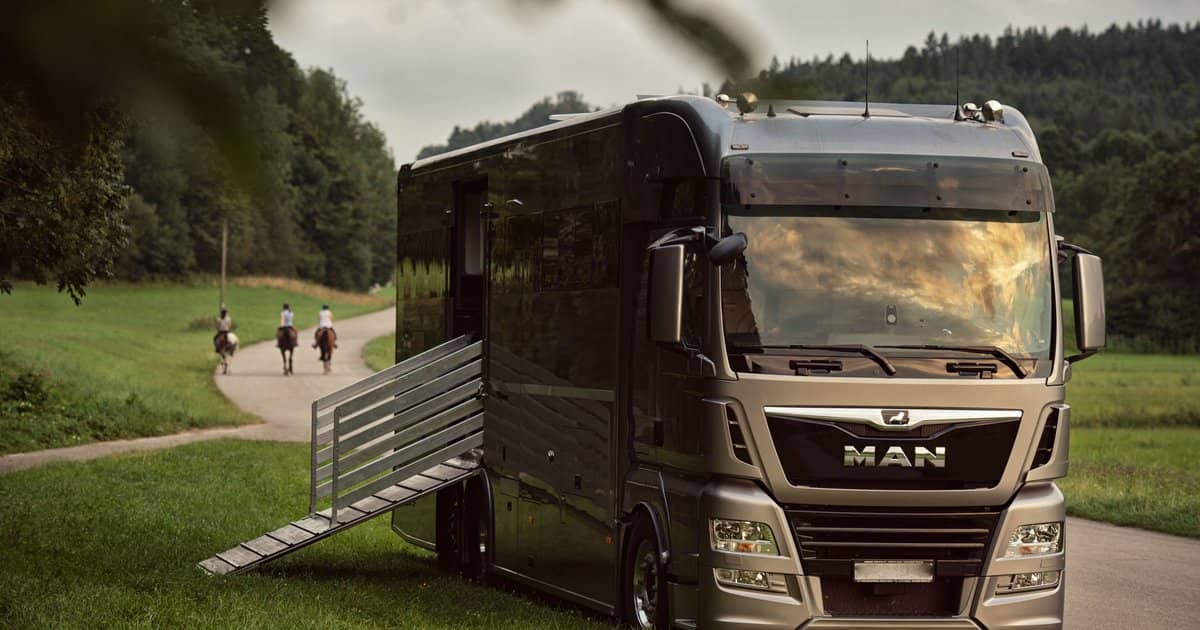 Event Horses Travel First Class